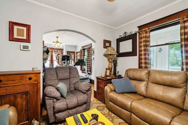 910 N Green Bay Rd, Grafton, WI 53024