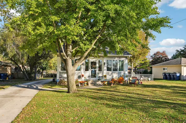 910 N Green Bay Rd, Grafton, WI 53024