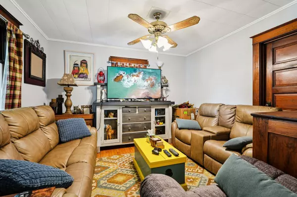 910 N Green Bay Rd, Grafton, WI 53024