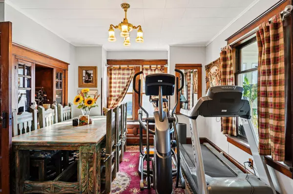 910 N Green Bay Rd, Grafton, WI 53024