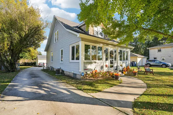 910 N Green Bay Rd, Grafton, WI 53024