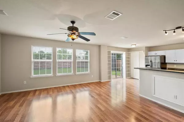 907 Pryor Drive, Arlington, TX 76001