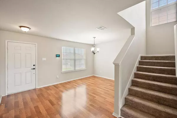 907 Pryor Drive, Arlington, TX 76001