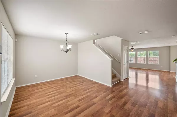 907 Pryor Drive, Arlington, TX 76001