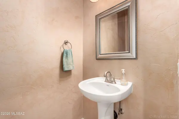 1045 E Irwin PL, Tucson, AZ 85719