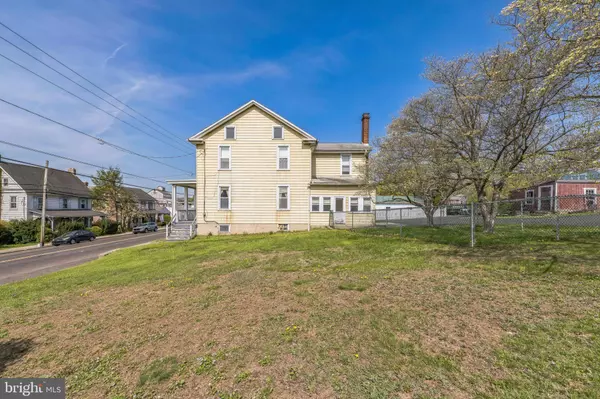 529 E WALNUT ST, Perkasie, PA 18944