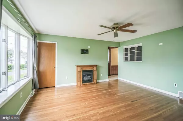 607 CONTINENTAL RD, Hatboro, PA 19040