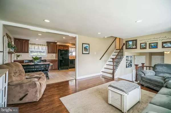 1559 DEER RUN RD, Warminster, PA 18974