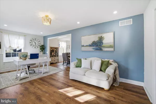 204 WOODLAND, Doylestown, PA 18901