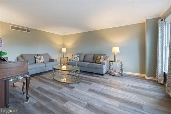 73 BROOKSIDE DR, Southampton, PA 18966