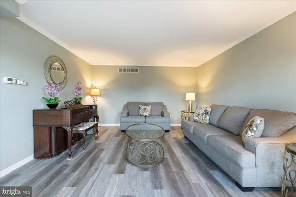 73 BROOKSIDE DR, Southampton, PA 18966