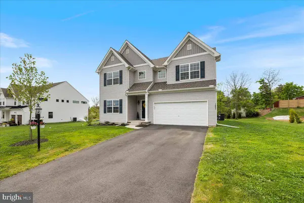1083 SMYTH LN, Pennsburg, PA 18073
