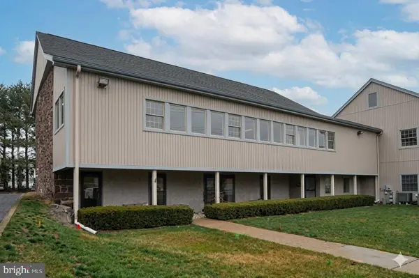 80 GRAVEL PIKE #B, East Greenville, PA 18041