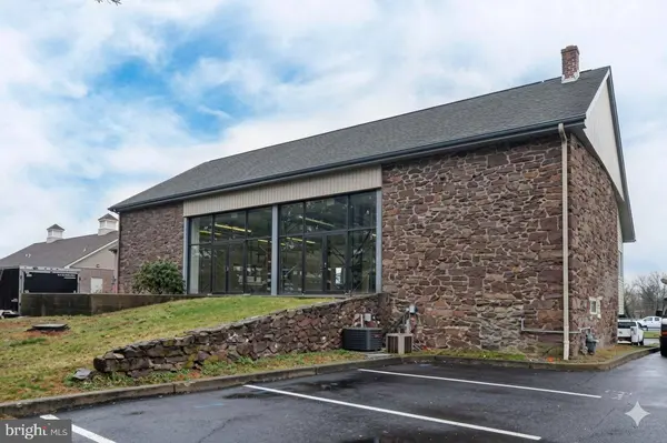 80 GRAVEL PIKE #B, East Greenville, PA 18041