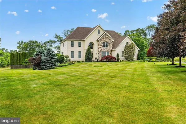 104 WHISPER WOOD CT, Newtown, PA 18940