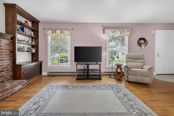 2125 BERRY DR, Hatfield, PA 19440