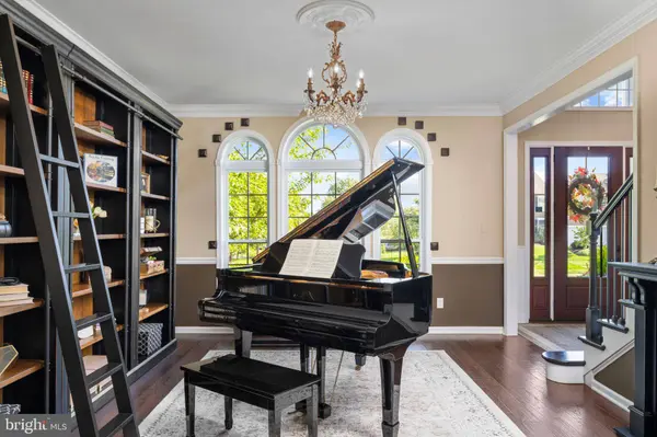 2 BURKE CIR, Doylestown, PA 18901