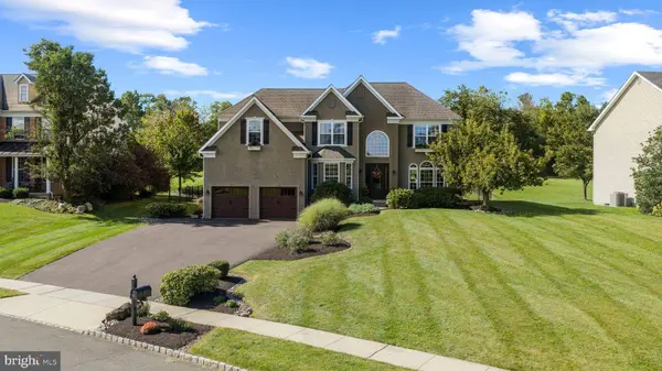 2 BURKE CIR, Doylestown, PA 18901