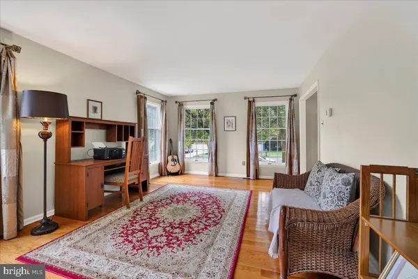 22 STEEPLECHASE DR, Doylestown, PA 18901