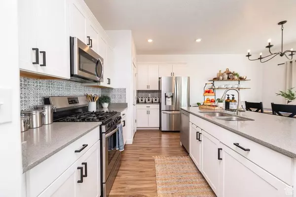 1002 E BIGELOW AVE, Layton, UT 84040