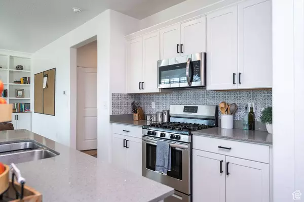 1002 E BIGELOW AVE, Layton, UT 84040