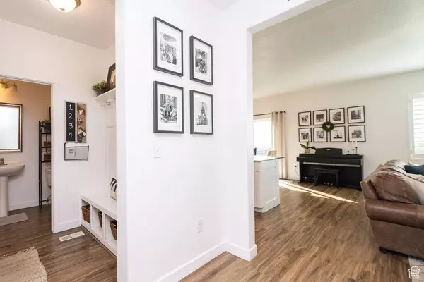 1002 E BIGELOW AVE, Layton, UT 84040