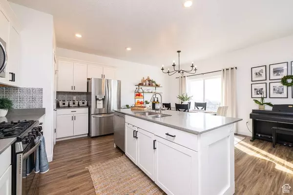 1002 E BIGELOW AVE, Layton, UT 84040