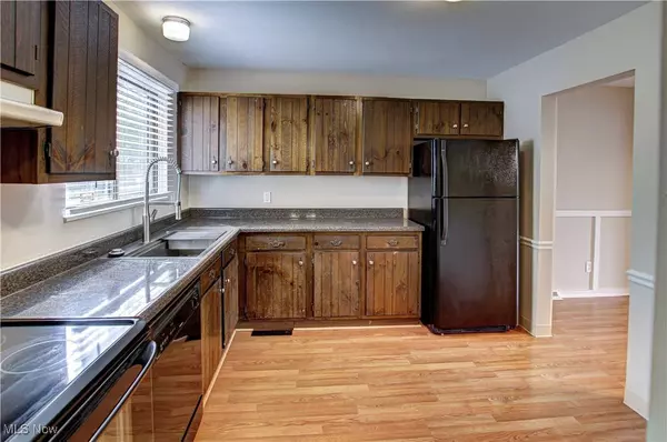 5558 Hilltop OVAL #94, Parma, OH 44134