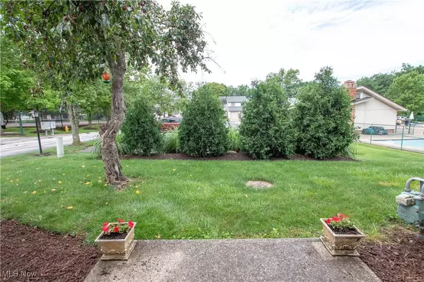 5558 Hilltop OVAL #94, Parma, OH 44134