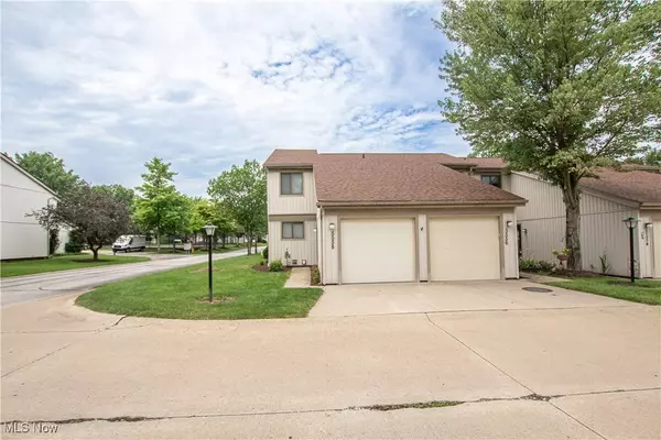 5558 Hilltop OVAL #94, Parma, OH 44134