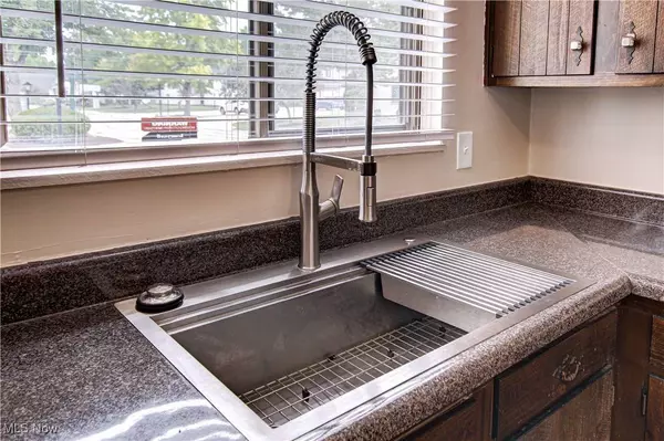 5558 Hilltop OVAL #94, Parma, OH 44134