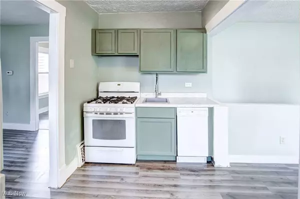 5618 Bradley AVE, Parma, OH 44129