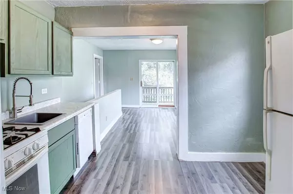 5618 Bradley AVE, Parma, OH 44129