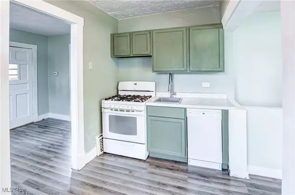 5618 Bradley AVE, Parma, OH 44129