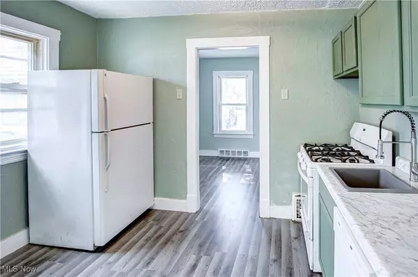 5618 Bradley AVE, Parma, OH 44129