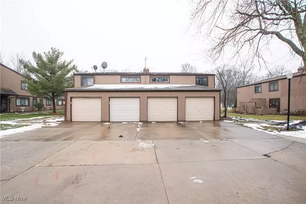 26686 Lake Of The Falls BLVD, Olmsted Falls, OH 44138