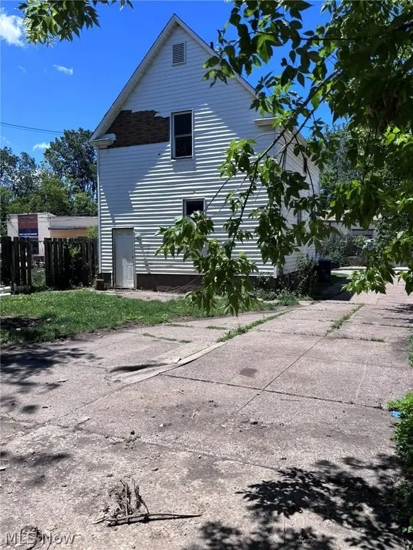 3587 W 67th ST, Cleveland, OH 44102
