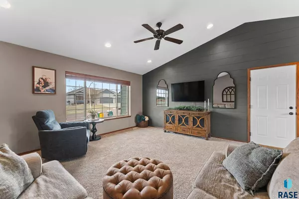 2316 S Katie Ave, Sioux Falls, SD 57106