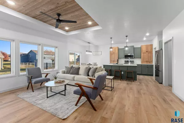 104 Skyline Dr, Valley Springs, SD 57068