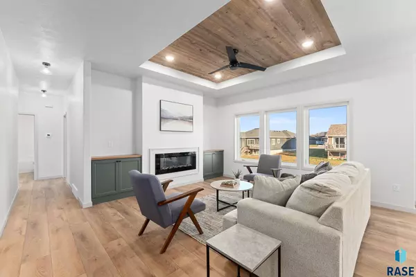 104 Skyline Dr, Valley Springs, SD 57068