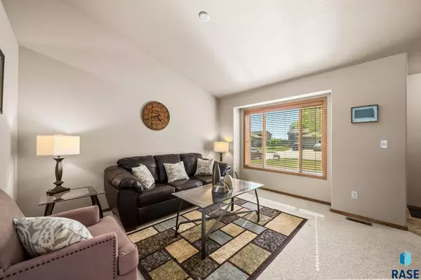 506 Almond Ave, Harrisburg, SD 57032