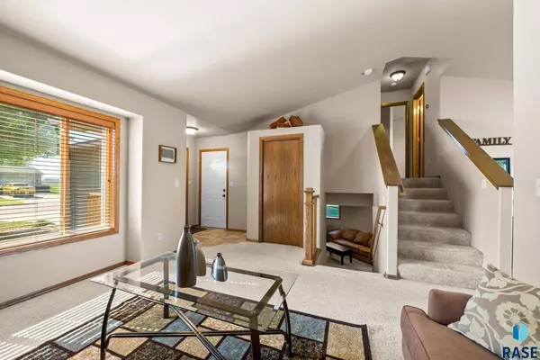 506 Almond Ave, Harrisburg, SD 57032