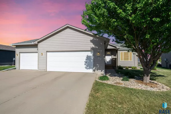 506 Almond Ave, Harrisburg, SD 57032
