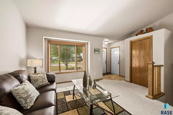 506 Almond Ave, Harrisburg, SD 57032