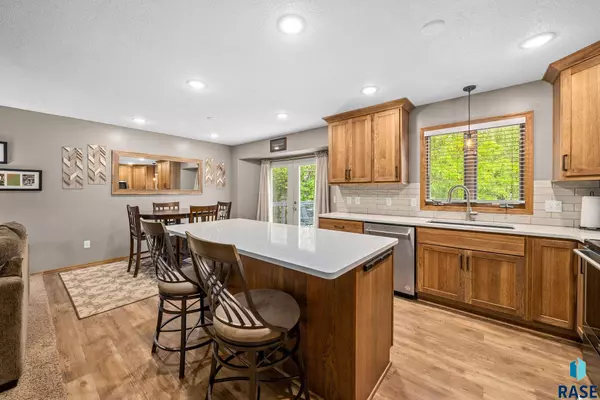 2316 S Roosevelt Ave, Sioux Falls, SD 57106