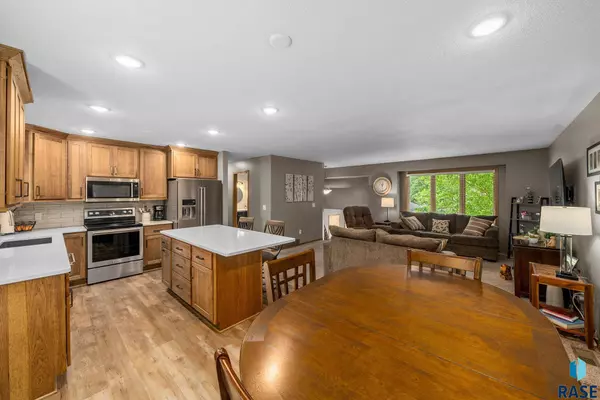 2316 S Roosevelt Ave, Sioux Falls, SD 57106