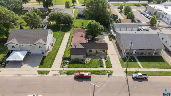 3208 S Elmwood Ave, Sioux Falls, SD 57105