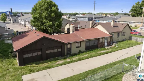 3208 S Elmwood Ave, Sioux Falls, SD 57105