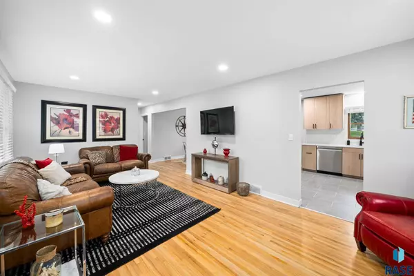 2708 S Prairie Ave, Sioux Falls, SD 57105