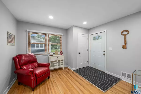 2708 S Prairie Ave, Sioux Falls, SD 57105